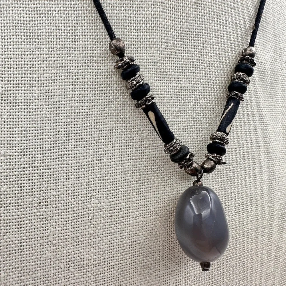 Vintage 90s Grey Agate Beaded Pendant Necklace Black Cord‎ Statement Jewelry Y2K